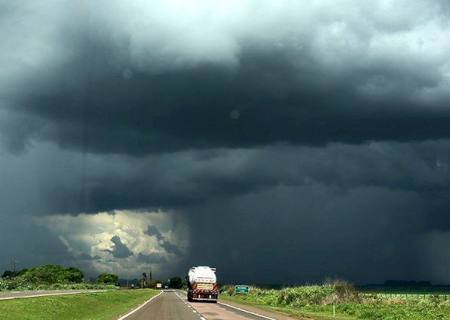 Nova Andradina e outros 35 municípios de MS estão sob alerta de tempestades nesta quinta-feira (9)