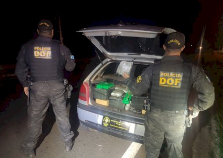 Dupla abandona carro com mais de 300 kg de maconha após fuga do DOF em Bataguassu