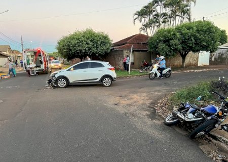 Motociclista colide com carro após tentativa de fuga da PM em Nova Andradina