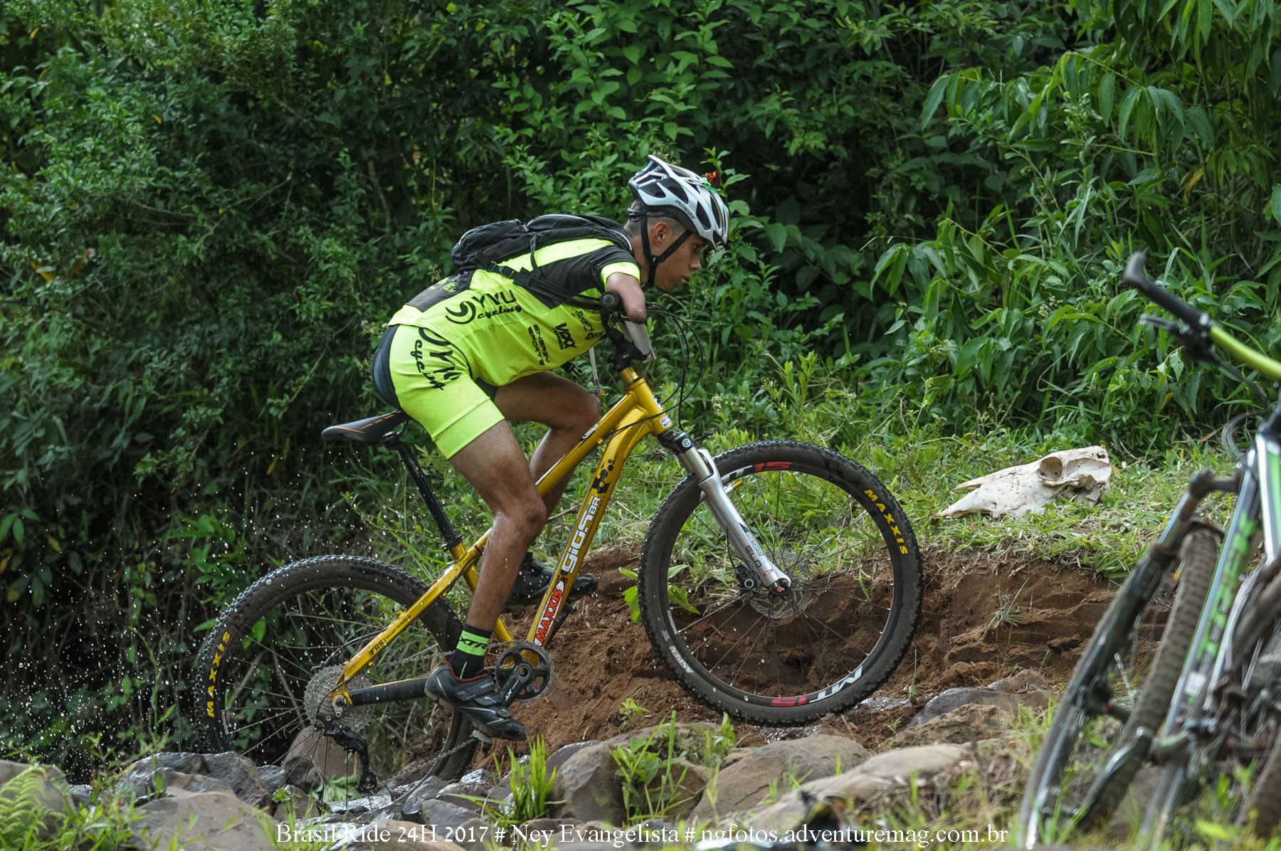 Bruno Paim durante a prova do desafio Brasil Ride 24 horas – Foto: Reprodução/Facebook/Ney Evangelista 