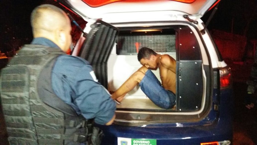 Um suspeito foi preso e estava com mandado de prisão – Foto: Osvaldo Duarte