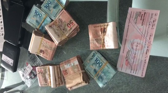 PF apreendeu dinheiro durante busca realizada em Recife, pela Operação Efeito Dominó - Foto: PF/Divulgação