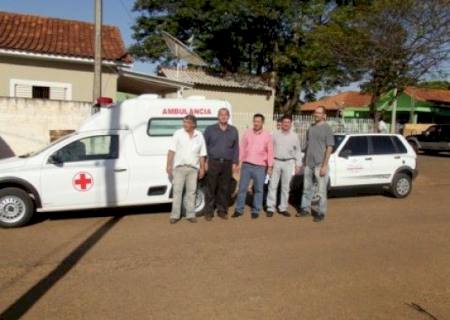 O Governo Municipal representado pelo prefeito Edinho adquire Ambulância para saúde