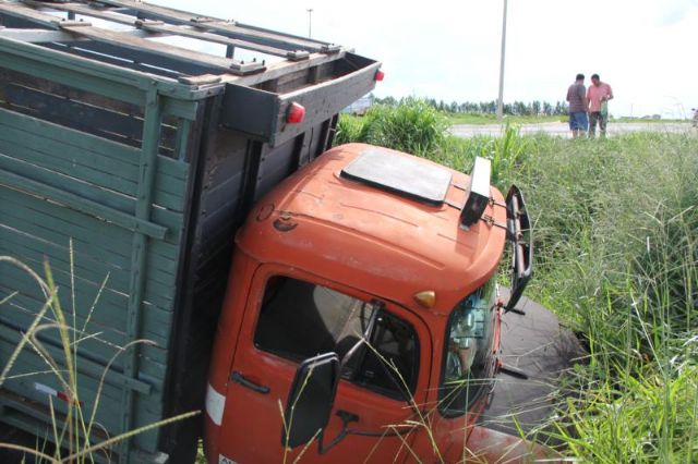 Mega engavetamento atingiu mais 100 veículos