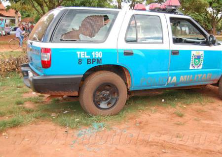Filho agride pai, policiais e destrói carro e viatura da PM de Angélica
