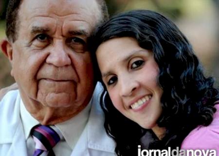 Em caso raro na medicina, brasileira que nasceu sem língua recupera fala