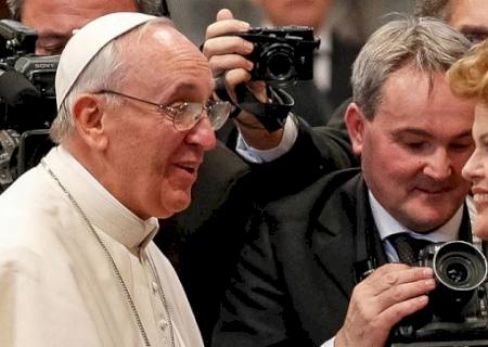 Papa é argentino, mas Deus é brasileiro, brinca Dilma