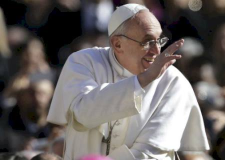 Papa pede a políticos que evitem destruição e mortes
