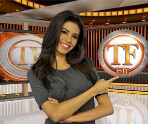 Apresentadora do TV Fama pede aumento de salário ao vivo
