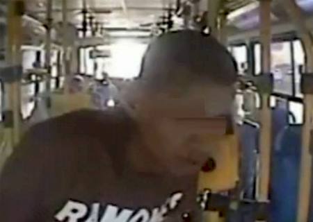 Polícia divulga foto de acusado de violentar mulher em ônibus