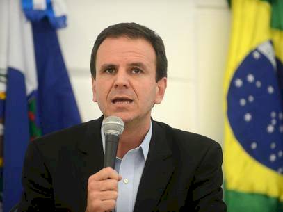 Após protestos, Eduardo Paes suspende reajuste e tarifa volta a R$ 2,75