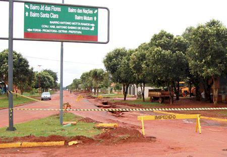 Avenida Rachid Neder em Angélica esta parcialmente bloqueada