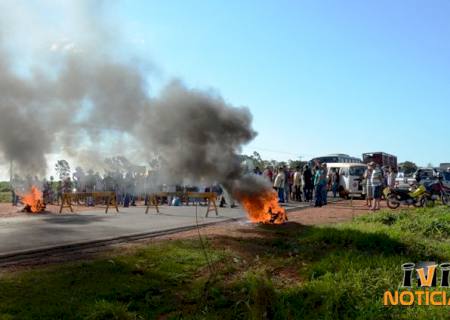 Protesto bloqueia MS-141 por 4h em Angélica