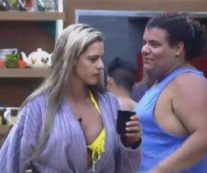 Gominho ensina truques para redes sociais aos colegas de programa
