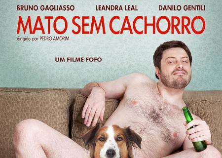 Danilo Gentili aparece nu em cartaz de filme