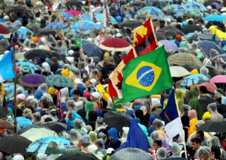 JMJ 2013: peregrinos de todo o mundo lotam a praia de Copacabana