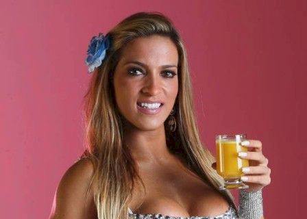 ''Mulher Pupunha'' de ''Sangue bom'' cai em golpe, fica sem carro e é ameaçada