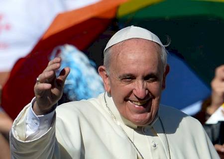 Papa Francisco critica quem se gaba por ajudar os pobres