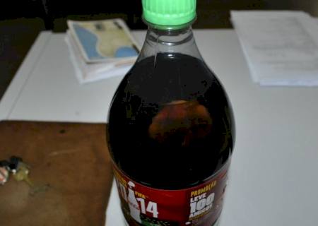 ''Alga'' é encontrada dentro de garrafa de refrigerante em Dourados