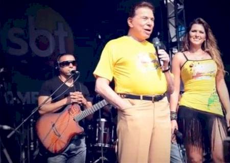 Em festa de fim de ano no SBT, Silvio Santos pede noite com Lívia Andrade