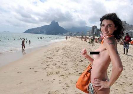 ''Vamos fazer papel de jeca?'', diz organizadora do ''toplessaço''