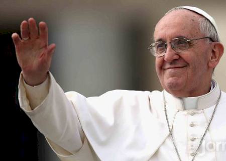 Papa nomeia vítima de abuso sexual infantil para grupo da Igreja