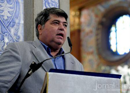 Datena faz discurso em missa de 7º dia de Luciano do Valle