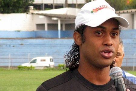 Apresentador do SBT é detido por racismo em final do Paranaense