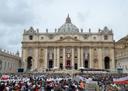Papa Francisco proclama santos João Paulo 2º e João 23 no Vaticano