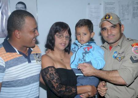 Criança agradece Bombeiro por ter lhe salvado a vida