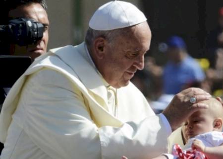 Papa pede perdão a vítimas de abuso sexual por padres católicos