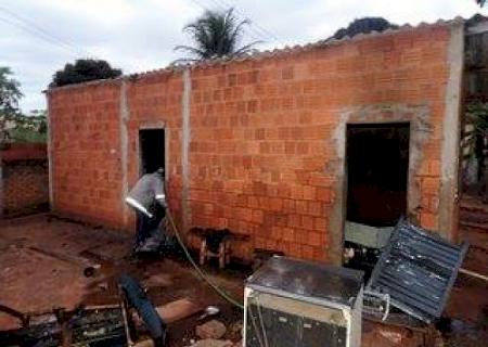 Residência é incendiada em Anaurilândia