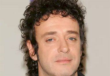 Cantor argentino mexe as mãos depois de 4 anos em coma