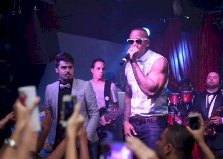 Kart Love recebe Léo Santana e celebra sucesso