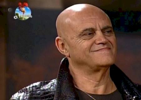 Record e Universal comemoram eliminação de Maroni de A Fazenda