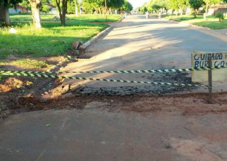 Moradores de Angélica reclamam de buraco em avenida