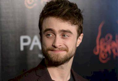 Daniel Radcliffe bebe água contaminada e quase acontece uma tragédia