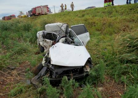 Acidente na BR-163 deixa uma pessoa morta e uma criança ferida