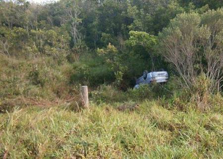 Carro capota depois de motorista dormir ao volante na MS 276 em Anaurilândia