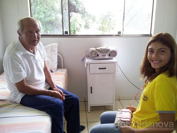 Crianças trocam experiências com idosos; Cartas para Você
