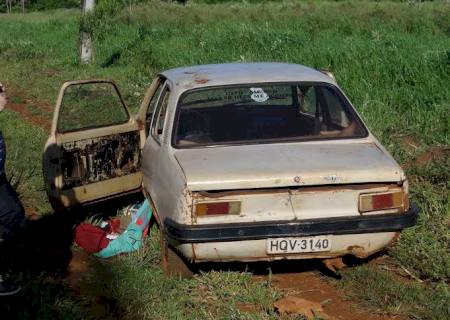 Homem é achado degolado dentro de carro