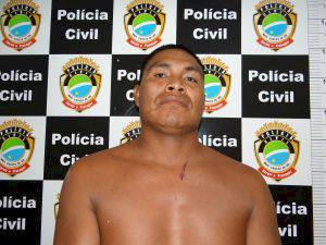 Mulher é morta com facada na cabeça