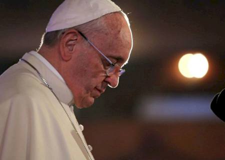 Papa denuncia desigualdades e corrupção