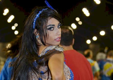 Marcela Carlone ensaiou com fantasia transparente