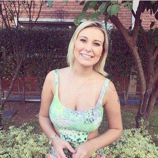 Andressa Urach ''prega'' na web: ''Mudei da água para o vinho''
