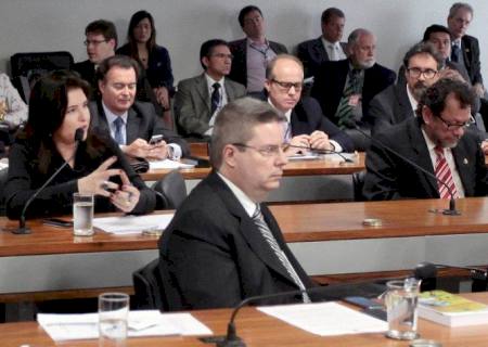 Simone pede a ministro plano estratégico de turismo para o interior do País