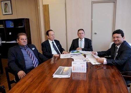 Prefeito vai à Brasília em busca de recursos para Anaurilândia