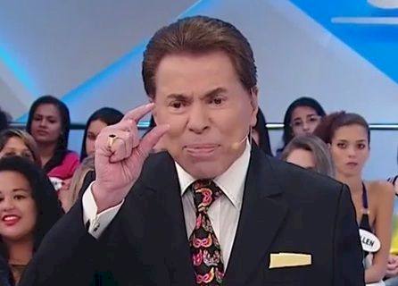 Silvio Santos brinca com a transexual Thalita Zampirolli