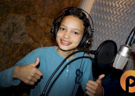 Adolescente lança nesta sexta seu primeiro CD Gospel em Nova Andradina