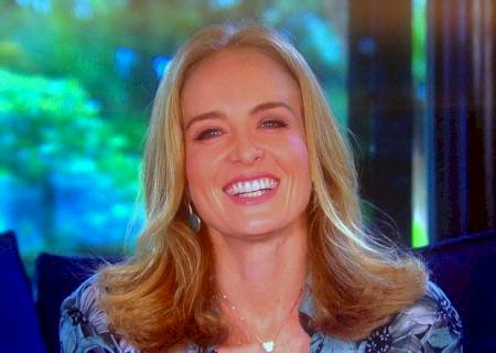 Angélica agradece pelo carinho e deixa recadinho especial no Estrelas